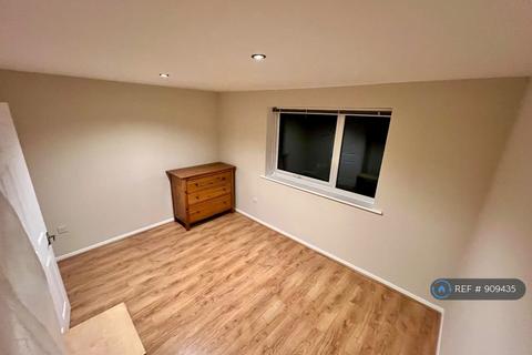 1 bedroom flat to rent, Makepeace Road, Northolt, UB5