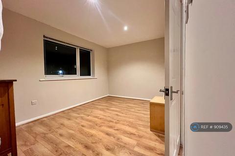 1 bedroom flat to rent, Makepeace Road, Northolt, UB5