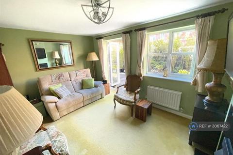 3 bedroom semi-detached house to rent, Shobnall Street, Burton-On-Trent, DE14