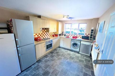3 bedroom semi-detached house to rent, Shobnall Street, Burton-On-Trent, DE14
