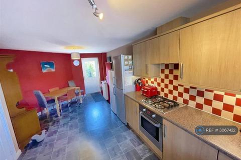 3 bedroom semi-detached house to rent, Shobnall Street, Burton-On-Trent, DE14