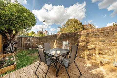 3 bedroom end of terrace house for sale, Kenchester Close, London SW8
