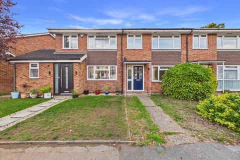 3 bedroom terraced house to rent, Maple Close, Maidenhead, Berkshire, SL6