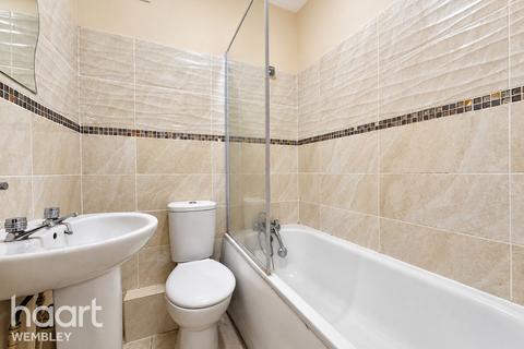 1 bedroom in a house share to rent, Chalkhill Road, London