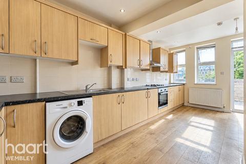 1 bedroom in a house share to rent, Chalkhill Road, London