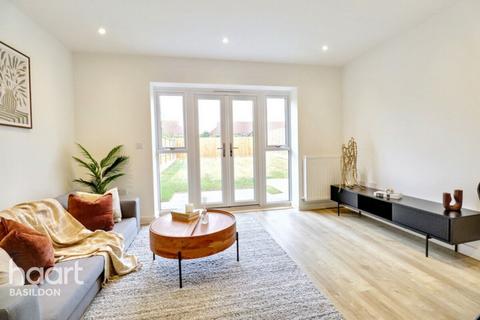 3 bedroom semi-detached house for sale, Ghyllgrove Place, Basildon