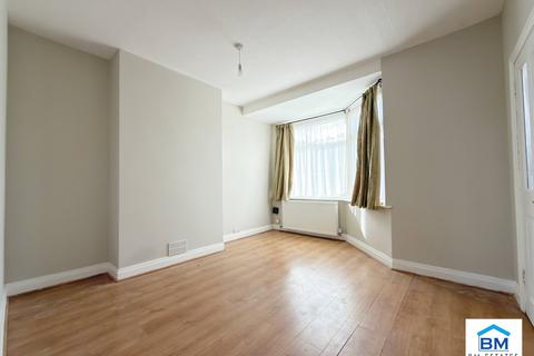 3 bedroom terraced house to rent, St. Saviours Road, Leicester LE5