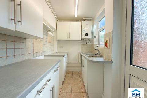 3 bedroom terraced house to rent, St. Saviours Road, Leicester LE5