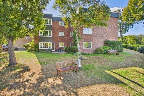 2 bedroom flat for sale, Mount Felix, Walton-On-Thames