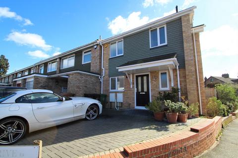 3 bedroom end of terrace house to rent, a Greenwood Drive, London