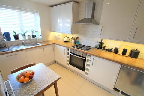3 bedroom end of terrace house to rent, a Greenwood Drive, London