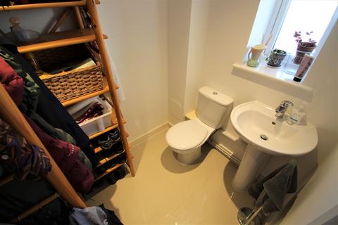 3 bedroom end of terrace house to rent, a Greenwood Drive, London