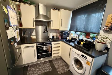 3 bedroom semi-detached house to rent, Bellona Drive, Peterborough, PE2