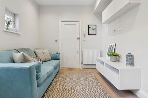 1 bedroom flat to rent, Electric Avenue, London