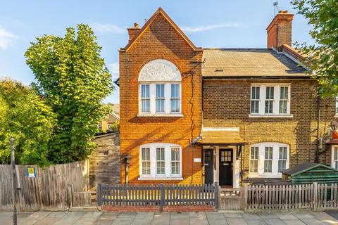 2 bedroom end of terrace house for sale, Derinton Road, London SW17