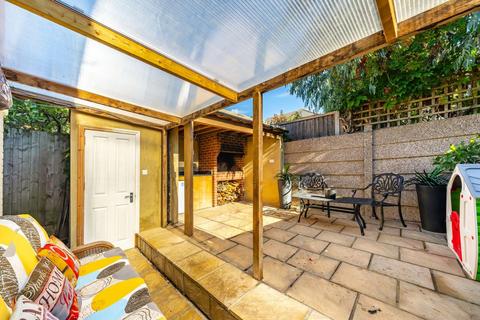 2 bedroom end of terrace house for sale, Derinton Road, London SW17
