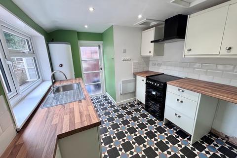 3 bedroom terraced house to rent, Victoria Avenue, HULL, HU5