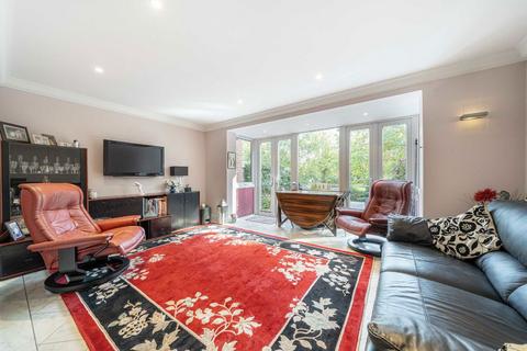 undefined, Oxford Row, Sunbury-On-Thames TW16