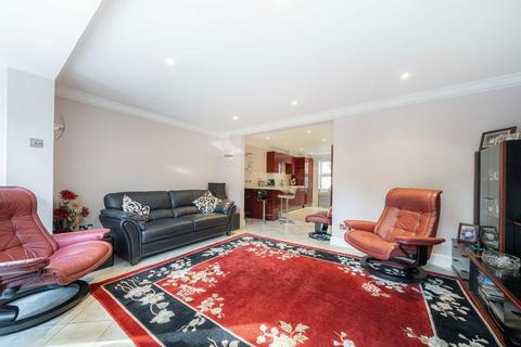undefined, Oxford Row, Sunbury-On-Thames TW16