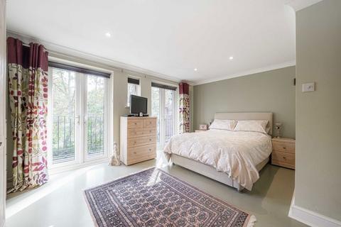 undefined, Oxford Row, Sunbury-On-Thames TW16