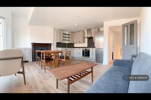 3 bedroom flat to rent, Solon Road, London, SW2