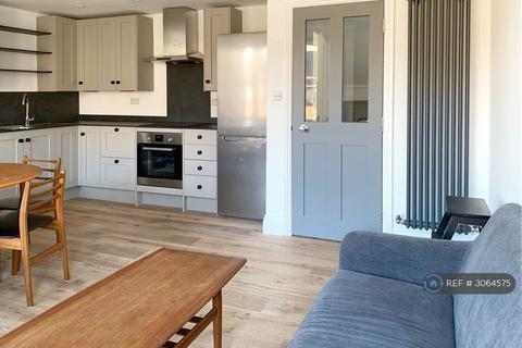 3 bedroom flat to rent, Solon Road, London, SW2