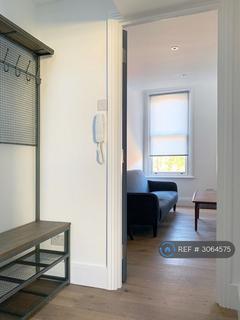 3 bedroom flat to rent, Solon Road, London, SW2