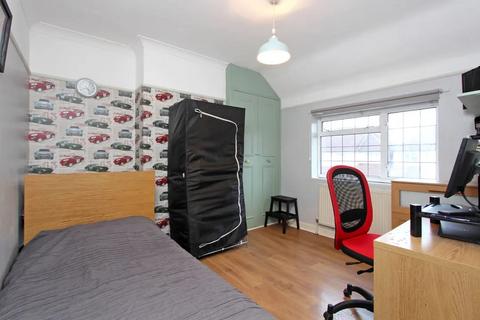 2 bedroom flat to rent, Gordon Road, London W5