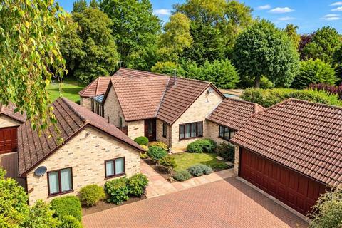 5 bedroom detached bungalow for sale, Ampthill Road, Shefford SG17
