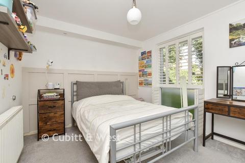 1 bedroom ground floor flat for sale, Pixton Way, Forestdale, Croydon, Surrey