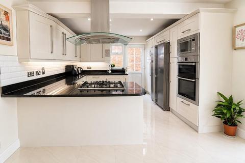 4 bedroom detached house for sale, Luton LU2