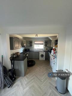 3 bedroom semi-detached house to rent, Fabian Road, Middlesbrough, TS6