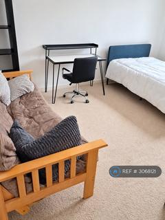 2 bedroom flat to rent, Shire House, London, EC1Y