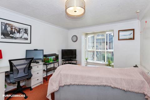2 bedroom retirement property for sale, St. Christophers Gardens, Ascot, SL5
