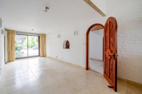undefined, Hansler Grove, East Molesey, KT8