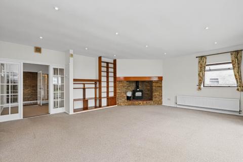 3 bedroom detached bungalow to rent, North Leigh
