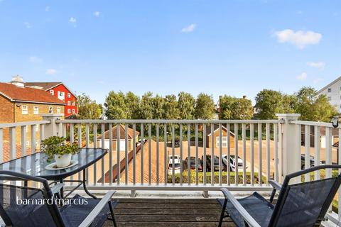 2 bedroom apartment for sale, Beaumont Drive, Worcester Park