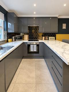 4 bedroom semi-detached house to rent, Broad Street, East Sussex BN2