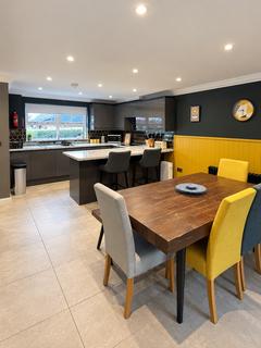 4 bedroom semi-detached house to rent, Broad Street, East Sussex BN2