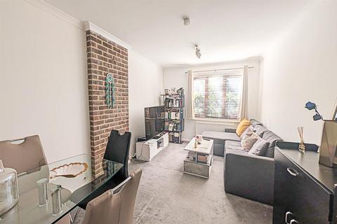 1 bedroom flat for sale, Armstrong Close, Newmarket CB8