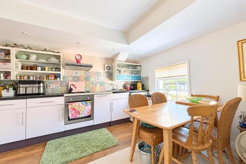 undefined, HIGH STREET, LEATHERHEAD, KT22