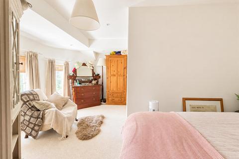 undefined, HIGH STREET, LEATHERHEAD, KT22