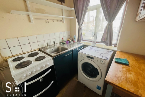 2 bedroom flat to rent, Devonshire Road, Southall, UB1 2XR