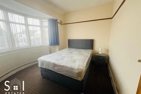 2 bedroom flat to rent, Devonshire Road, Southall, UB1 2XR