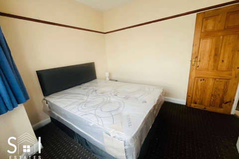 2 bedroom flat to rent, Devonshire Road, Southall, UB1 2XR