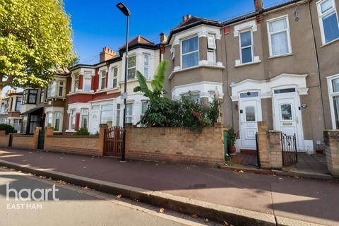 3 bedroom terraced house for sale, Ruskin Avenue, London