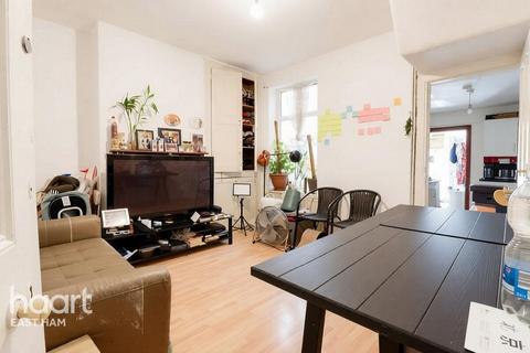 3 bedroom terraced house for sale, Ruskin Avenue, London