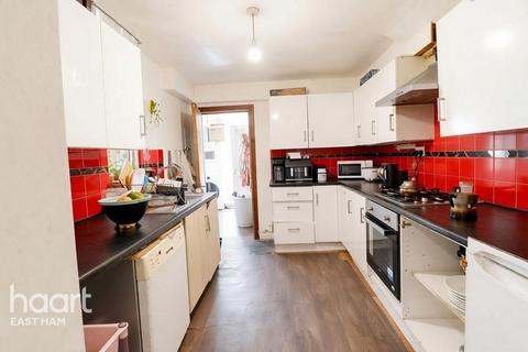 3 bedroom terraced house for sale, Ruskin Avenue, London