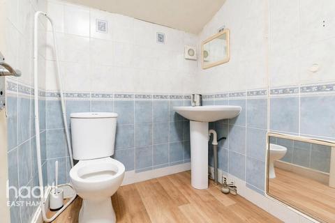 3 bedroom terraced house for sale, Ruskin Avenue, London