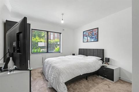 2 bedroom flat to rent, Binding Close, Carrington, Nottingham